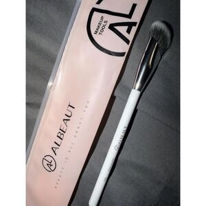 193 White Angled Under Eye Makeup Precision Face Blending concealer brush